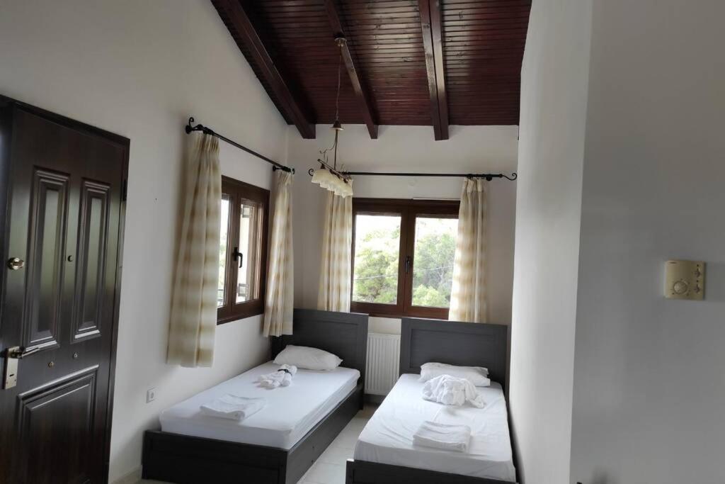Artemis Penthouse 10 Minute From National Airport Villa Exterior photo