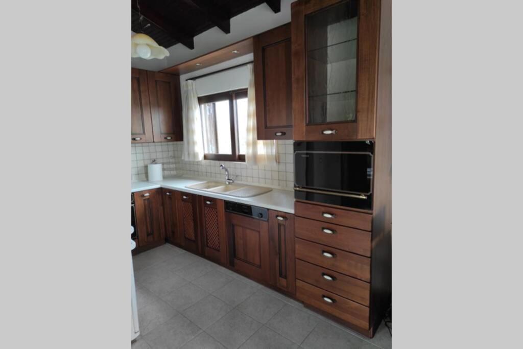 Artemis Penthouse 10 Minute From National Airport Villa Exterior photo