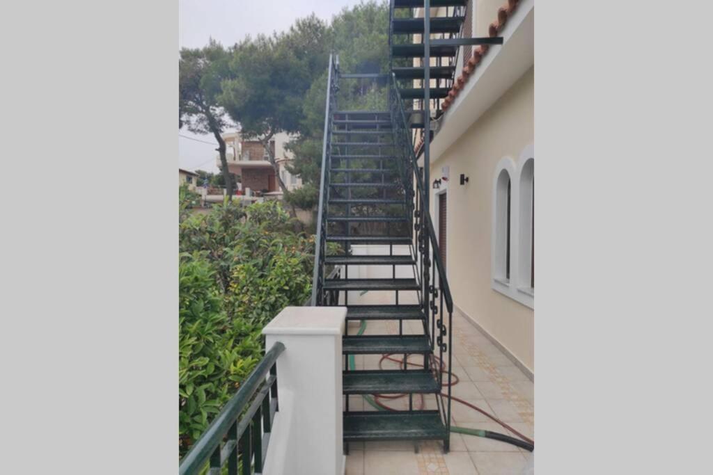 Artemis Penthouse 10 Minute From National Airport Villa Exterior photo